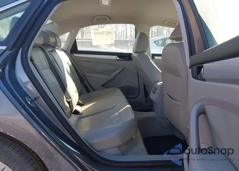 2012 Volkswagen Passat 2.5L Se z USA, uszkodzony, nr VIN 1VWBP7A36CC103705